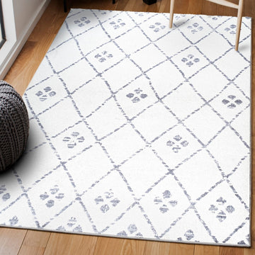 Izil Moroccan Geometric Diamond Area Rug